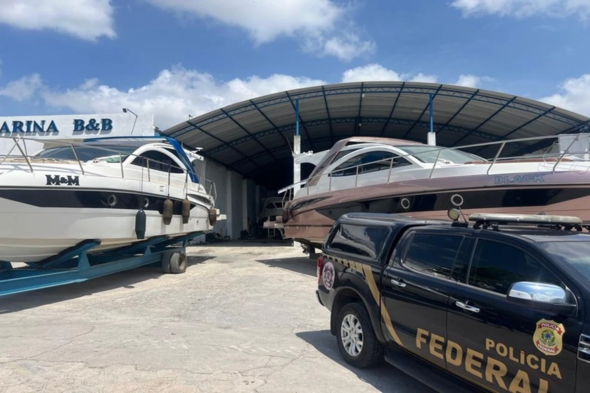 PF apreende iate e lanchas de luxo e bloqueia R$ 50 milhões no Pará