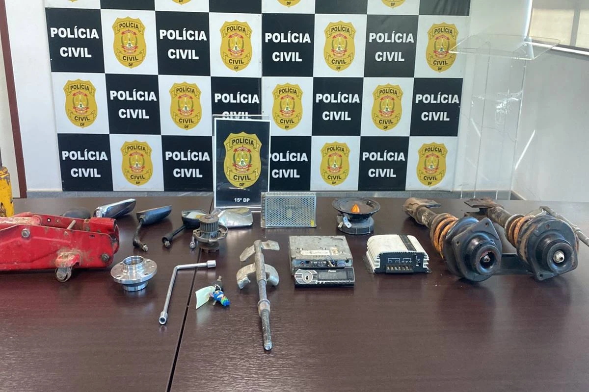 Vídeo: homem é preso por arrombar carro e furtar estepe e macaco no DF