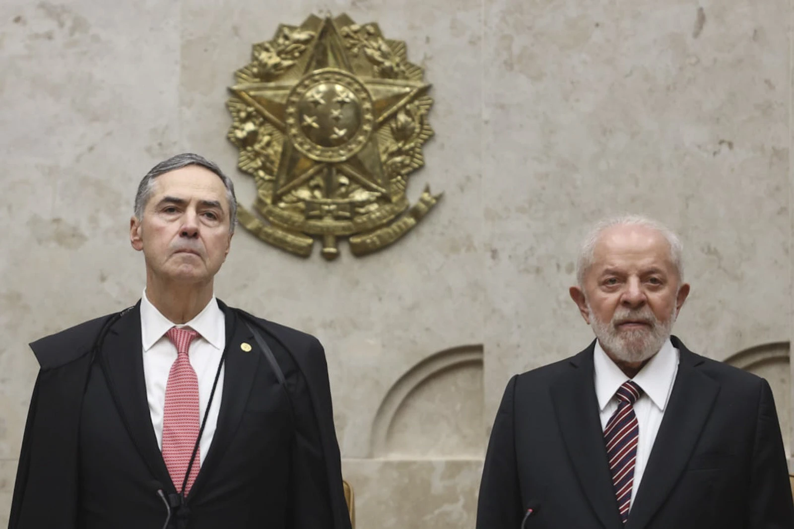Crise com EUA aproxima Lula do STF enquanto Congresso mantém distância