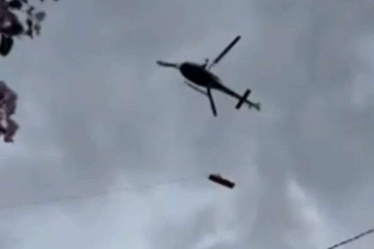 Vídeo: homem é resgatado por helicóptero após cair de caixa d’água