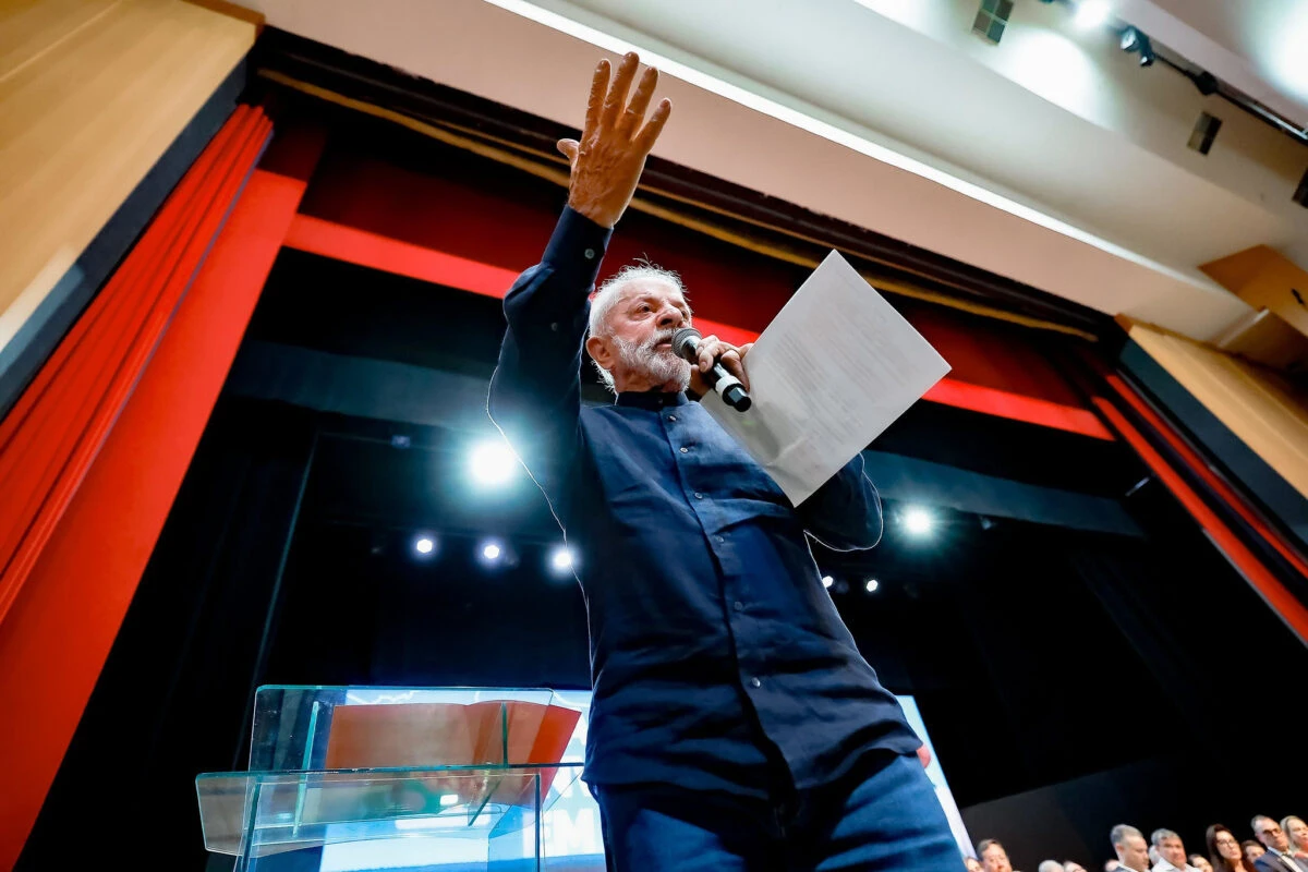 Lula relata que pai proibia suas irmãs de estudarem e conta por quê