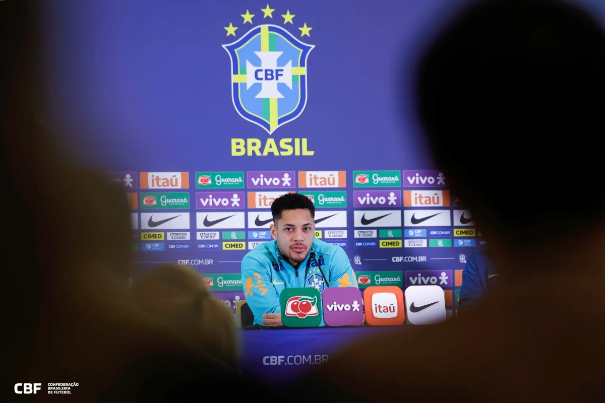 Vitor Roque fala pela 1ª vez sobre julgamento por post homofóbico.