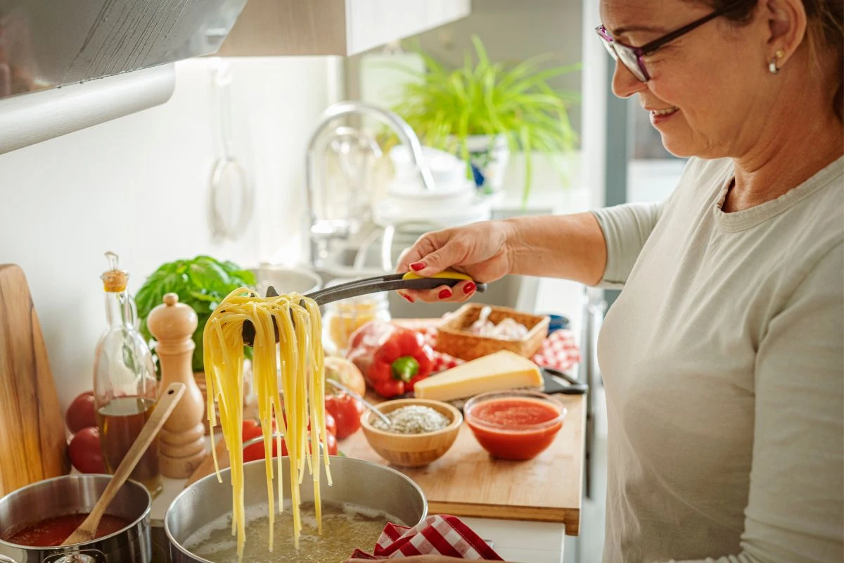 Chef ensina como deixar o macarrão al dente sem usar óleo