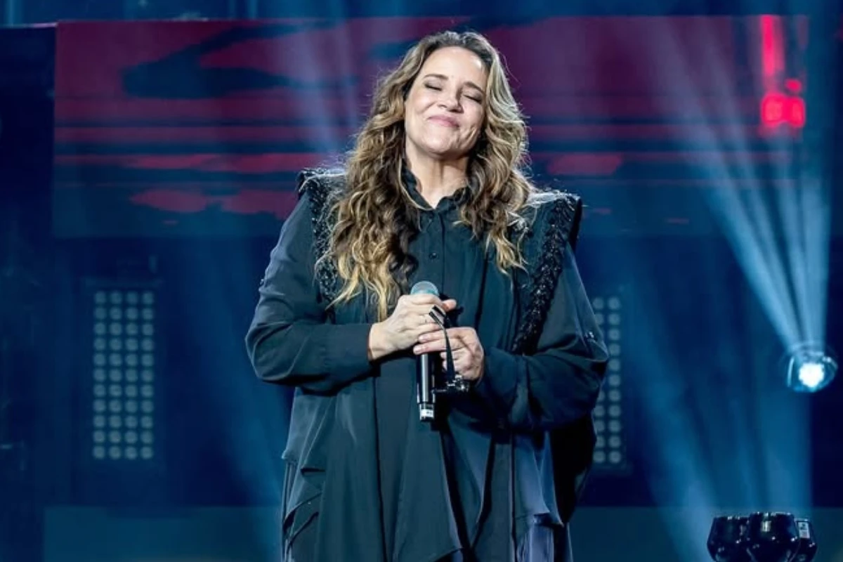 Ana Carolina paralisa show e dá bronca em produção após falha