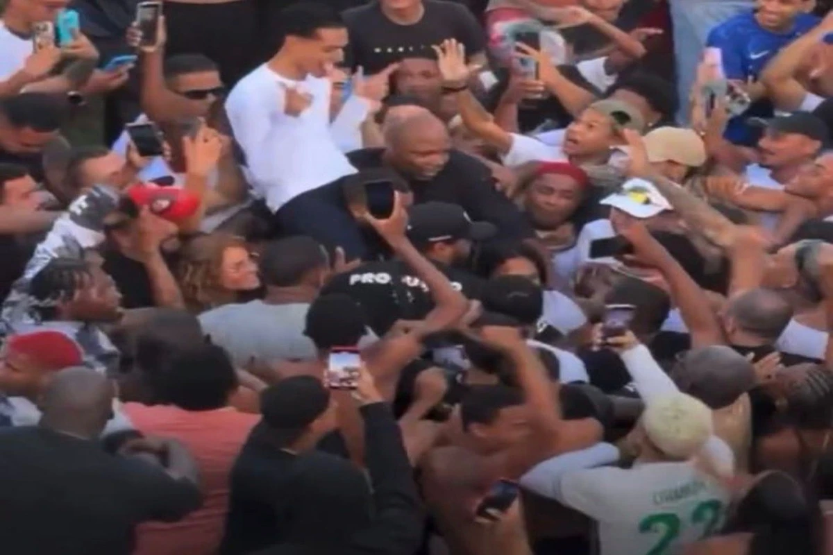 Veja momento em que Oruam deixa a prisão carregado por multidão. Vídeo