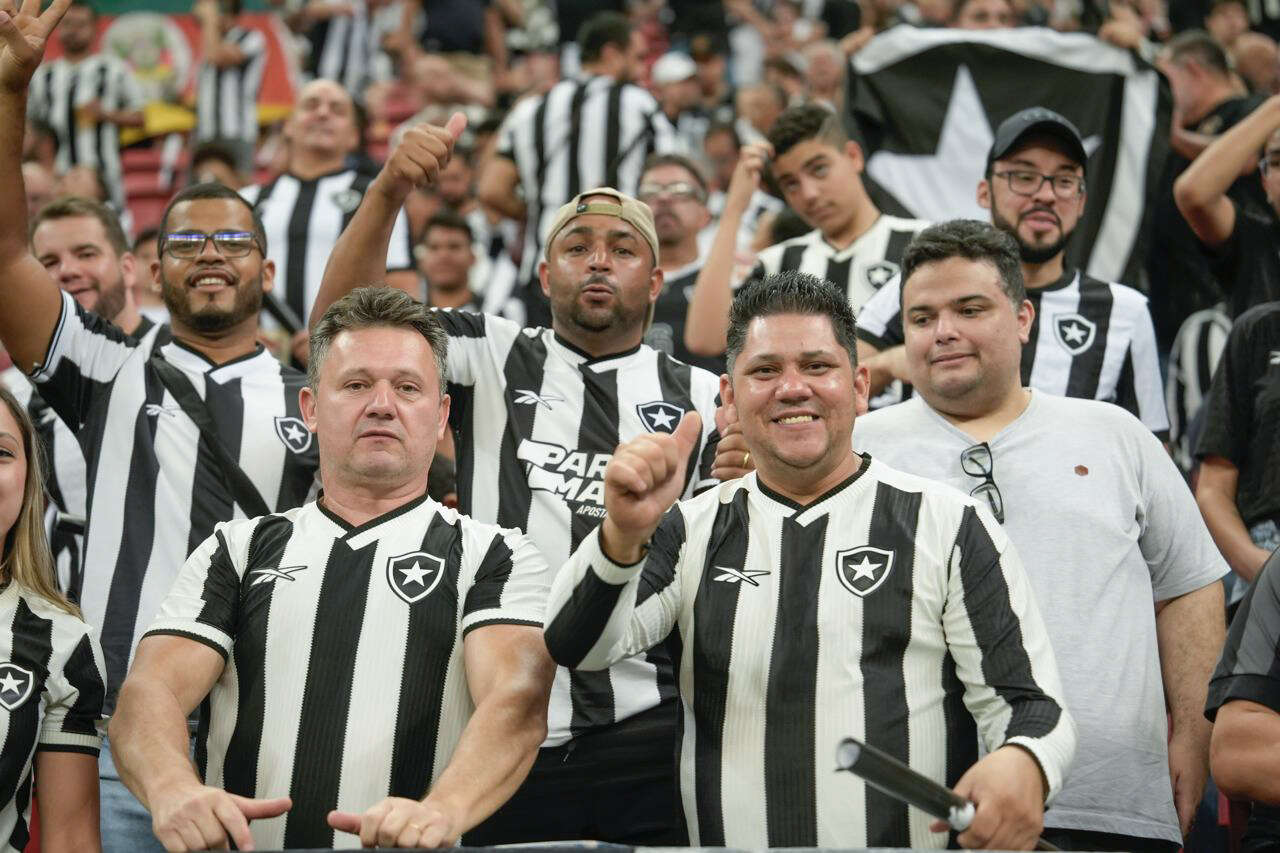 Botafogo defende a liderança contra o Grêmio em Brasília. Acompanhe!