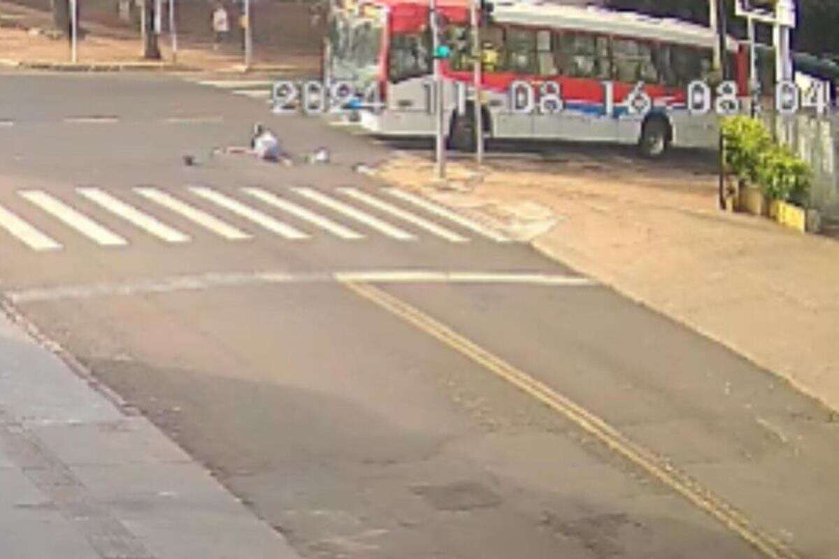 Vídeo: câmera flagra homem sendo arremessado por ônibus em MS