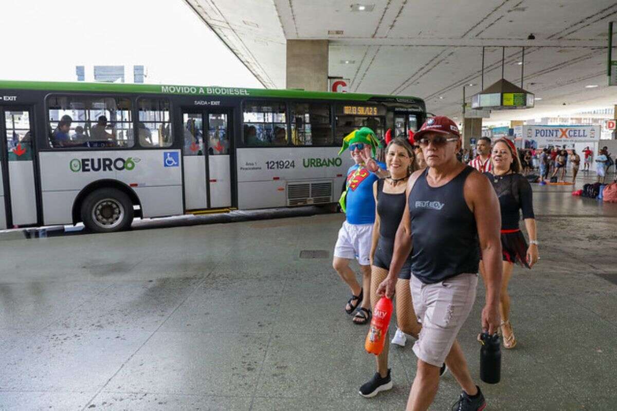 Número de passageiros de ônibus e metrô sobe durante o Carnaval no DF