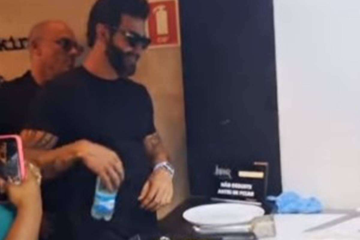 Vídeo: Gusttavo Lima volta a restaurante que o ajudou antes da fama