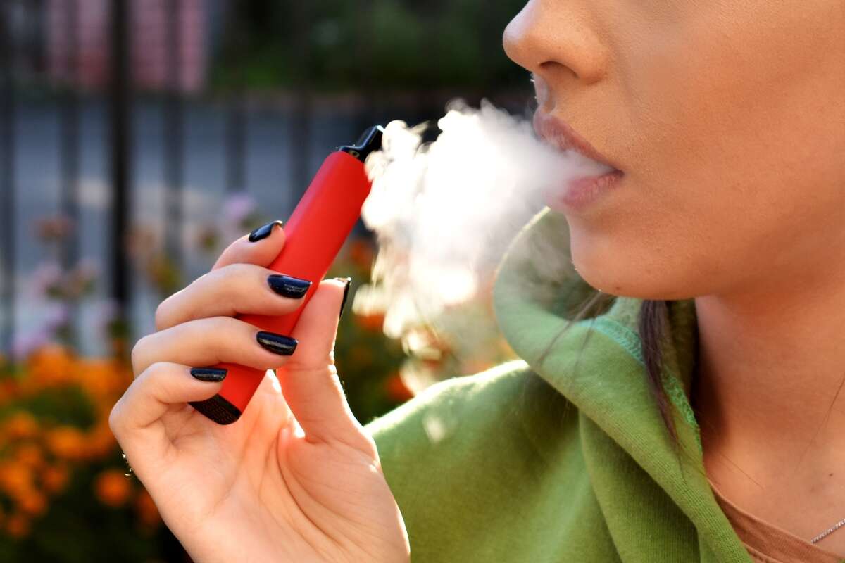 Resíduo de vape pode afetar bebê ainda na barriga da mãe, diz estudo