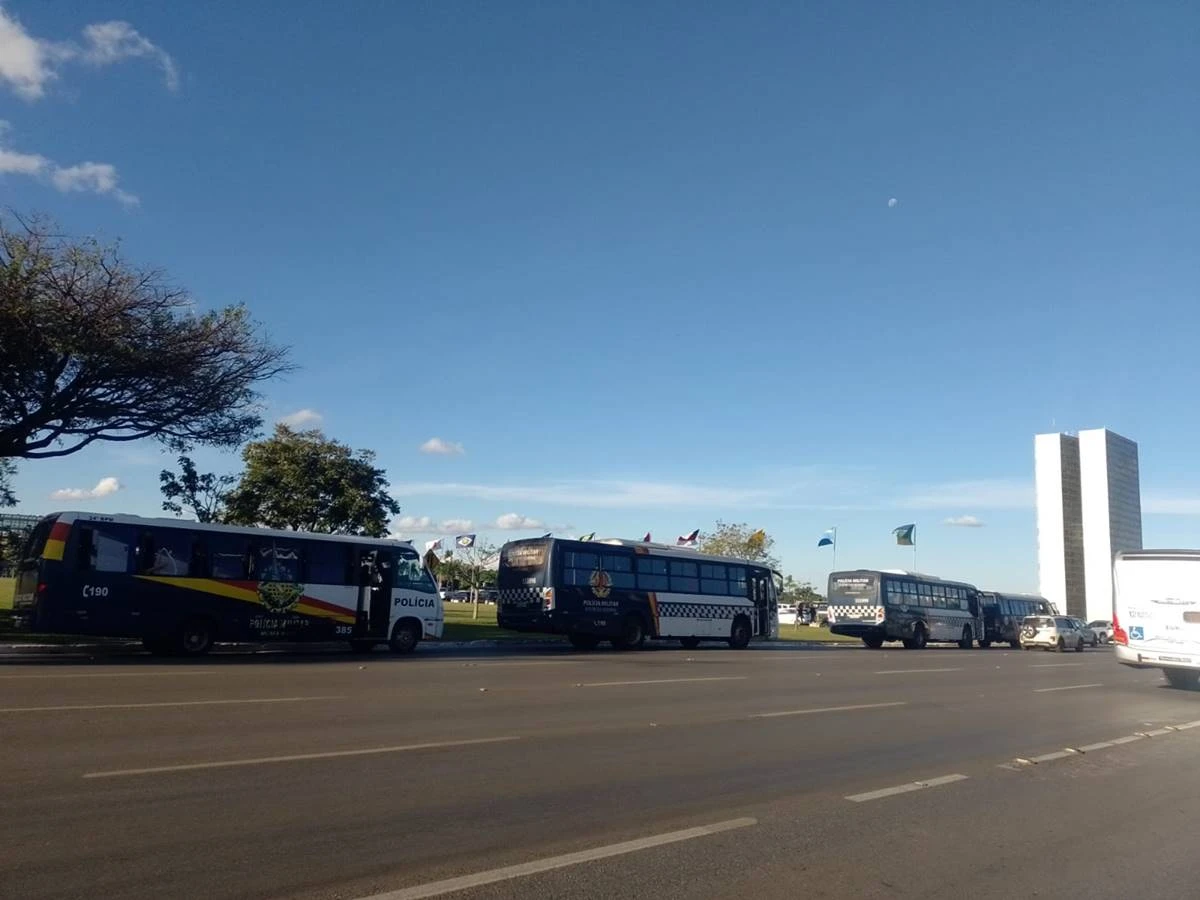 Segurança do DF mobiliza 9 ônibus e centenas de PMs em ato pró-anistia