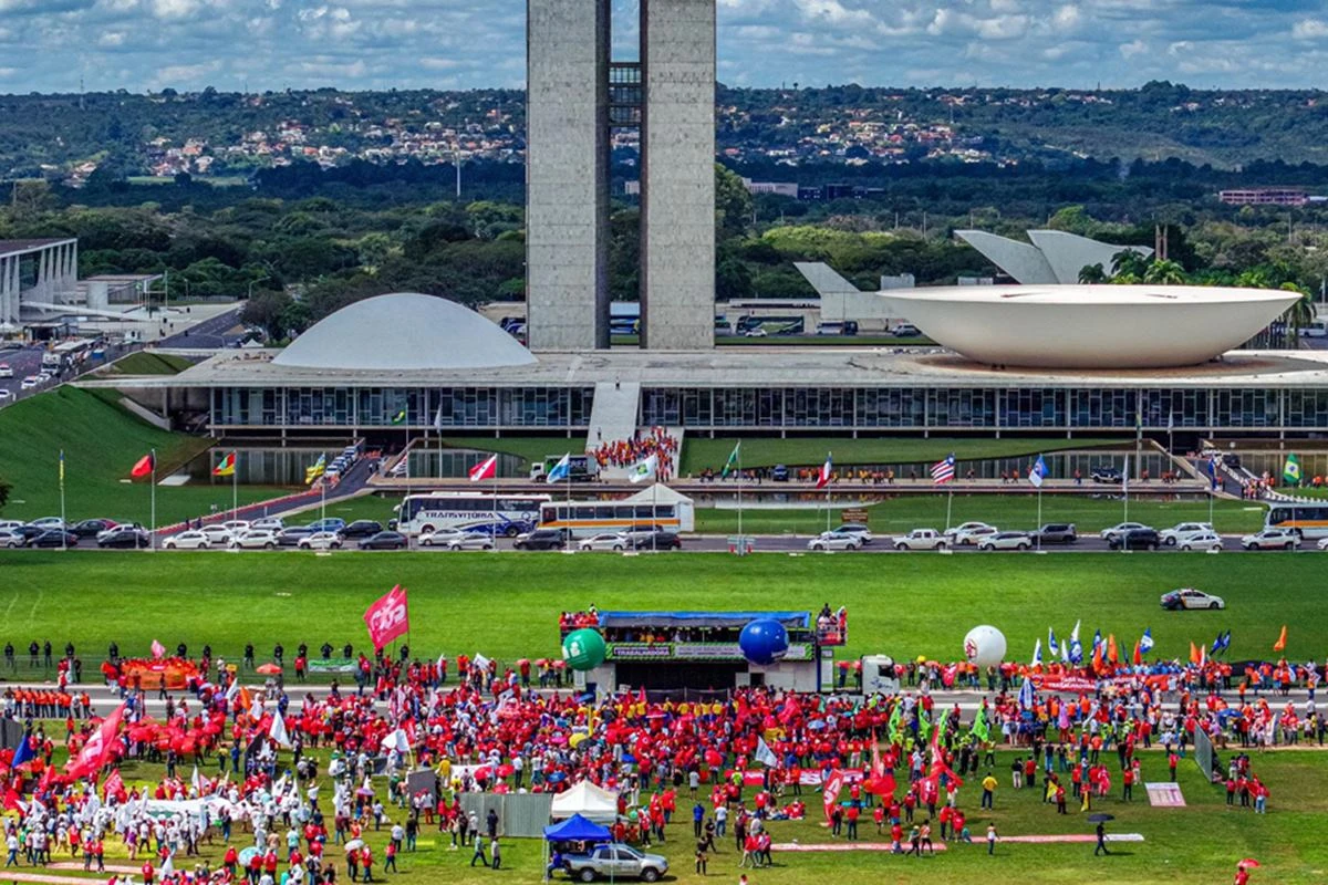 Adeus às armas (por Ricardo Guedes)