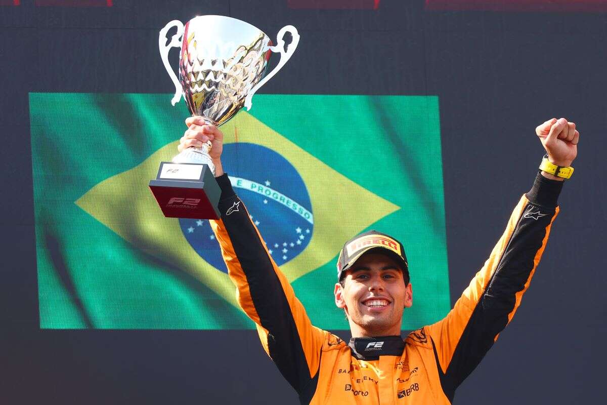 Vídeo: brasileiro vence corrida após largar em último lugar na F2