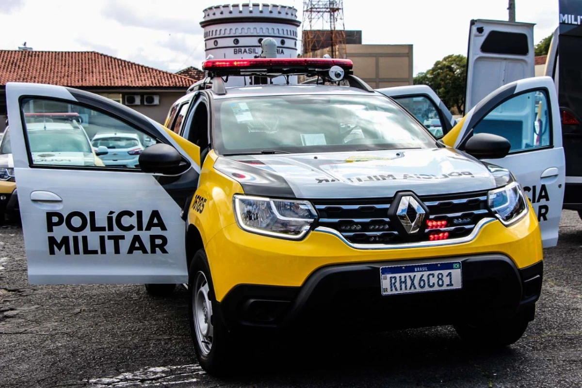 Esposa nega sexo, e marido ameaça e bate carro contra própria casa