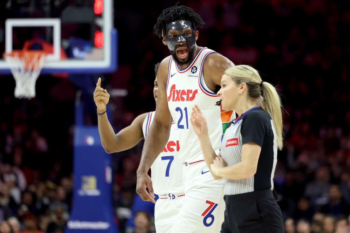 Em jogo marcado por expulsão de Embiid, 76ers vencem Spurs na NBA