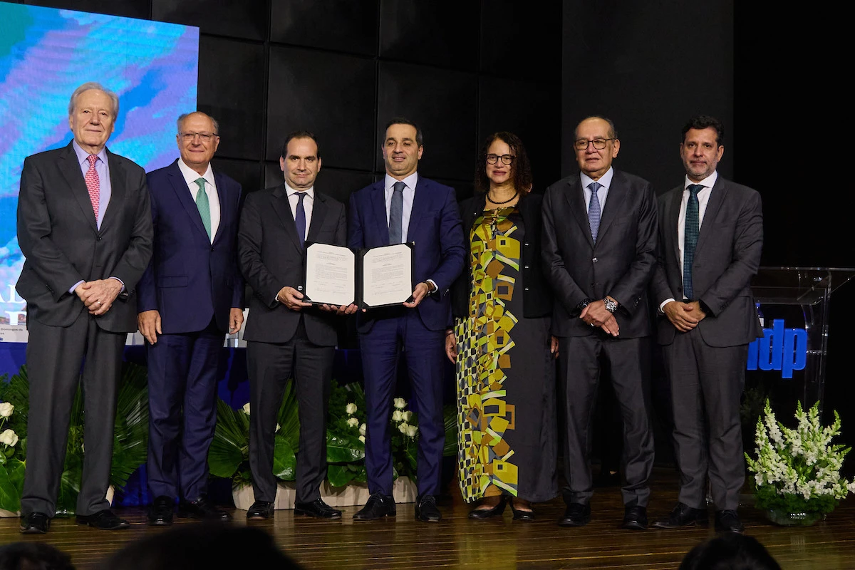 IDP e Universidade de Coimbra firmam parceria em evento prestigiado