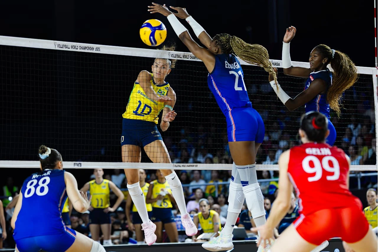 Mundial de vôlei: Rosamaria lidera e Brasil vence a França no tiebreak