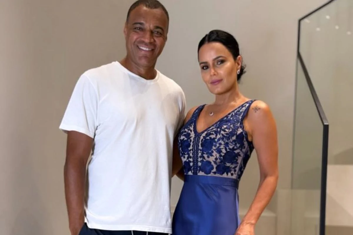 Denílson recria pedido de casamento de CR7 e diverte a web; confira