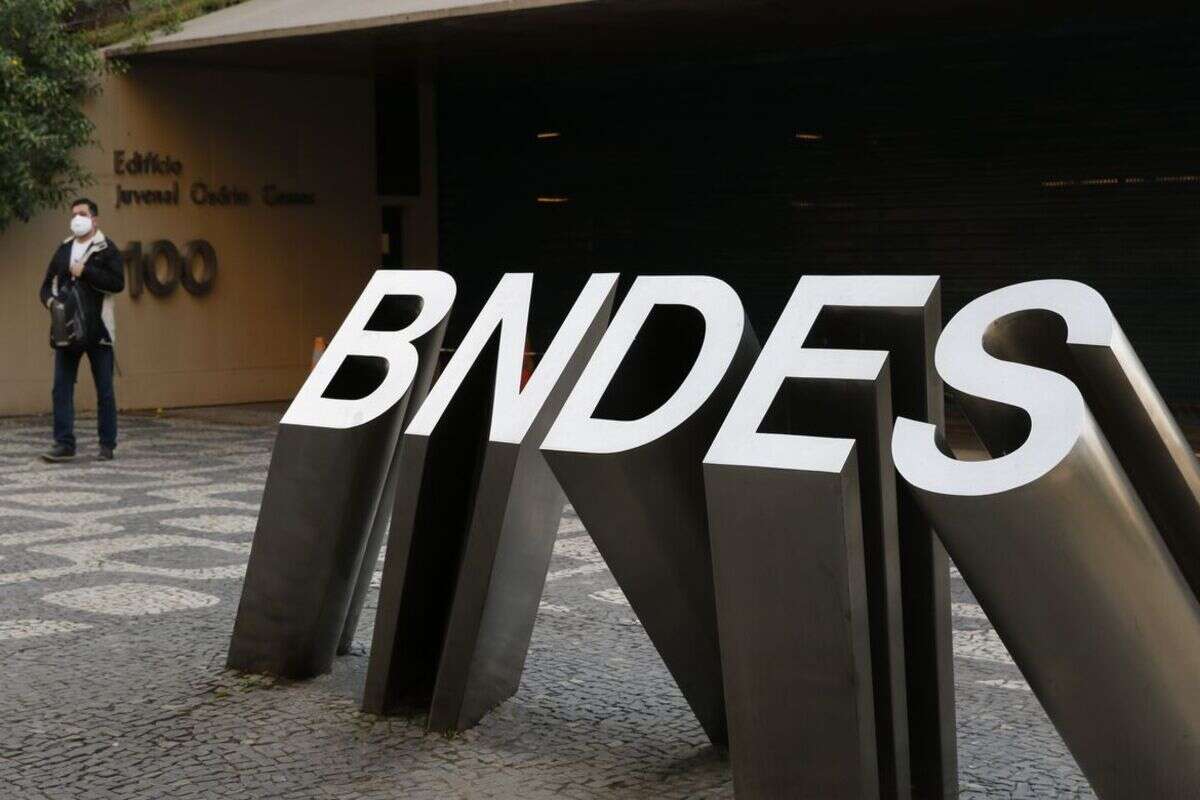 BNDES financia R$ 1,1 bi para exportação de jatos pela Embraer