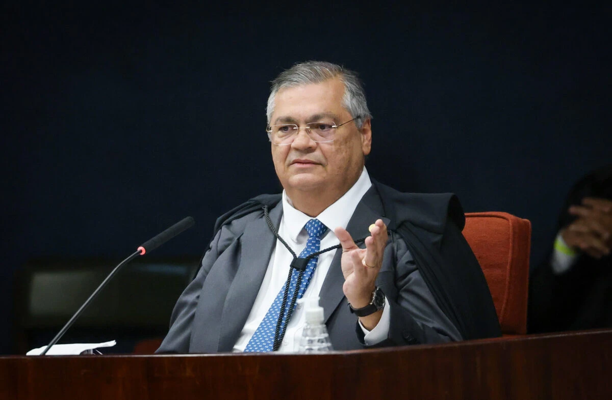 Dino reclama de quem o mandou ir para o Nepal: “Ganha materialidade”
