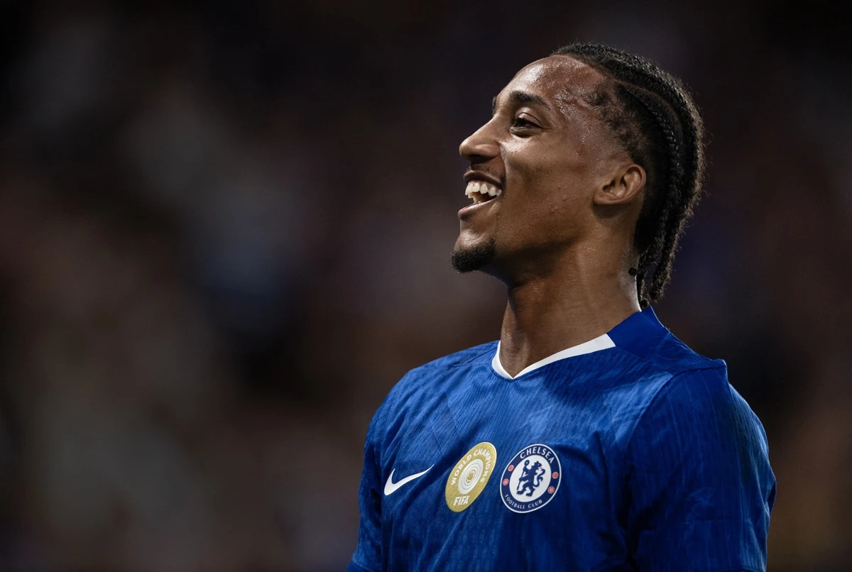 Foto: atacante do Chelsea fica “triste” após gol de João Pedro