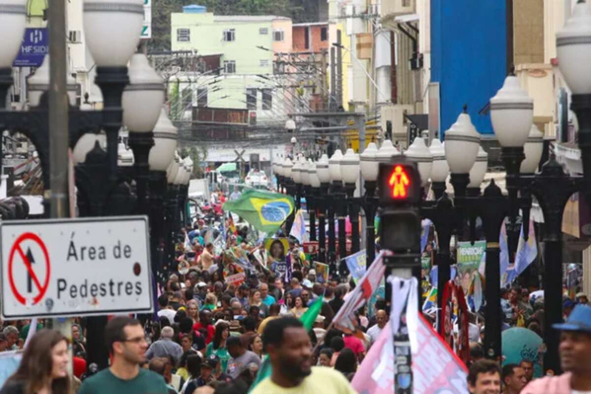 Candidatos descem Calçadão e buscam voto de última hora em MG