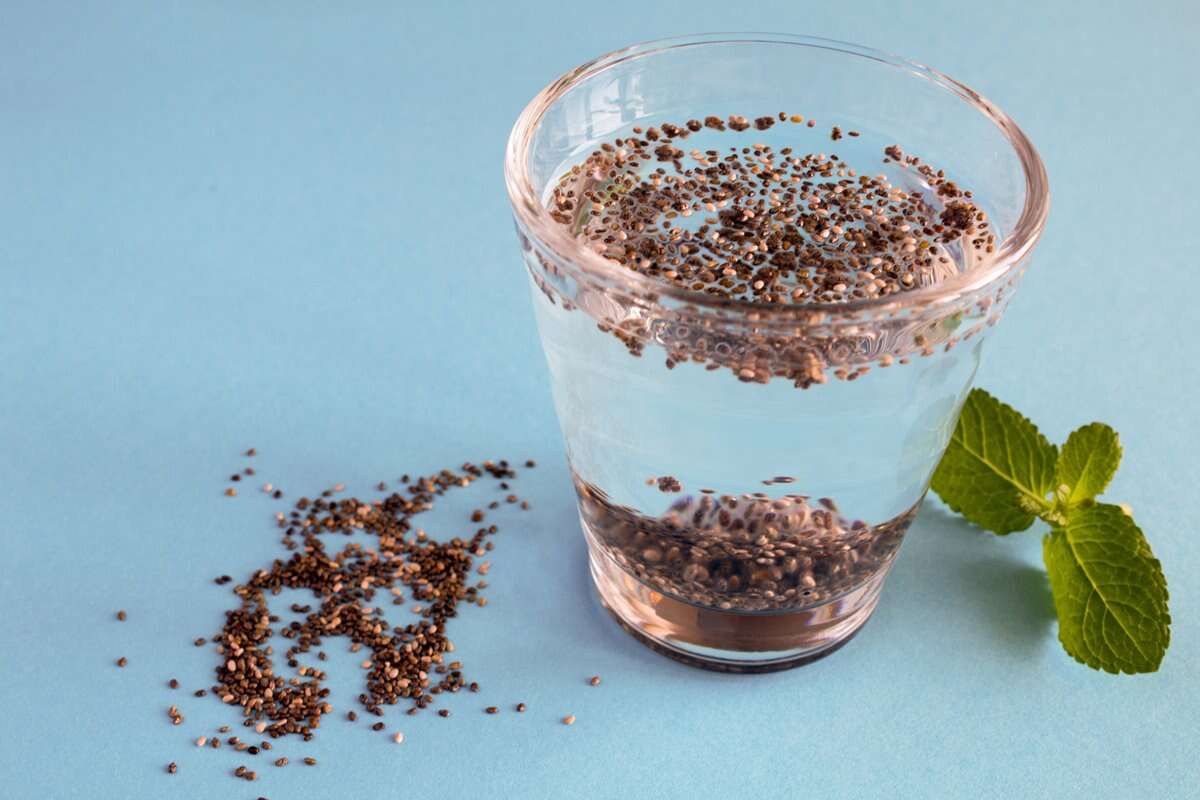 Quer emagrecer? Descubra o melhor horário para tomar água com chia