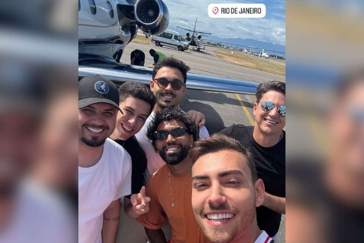 Gabigol curte Carnaval junto com filho de dono do Cruzeiro no RJ