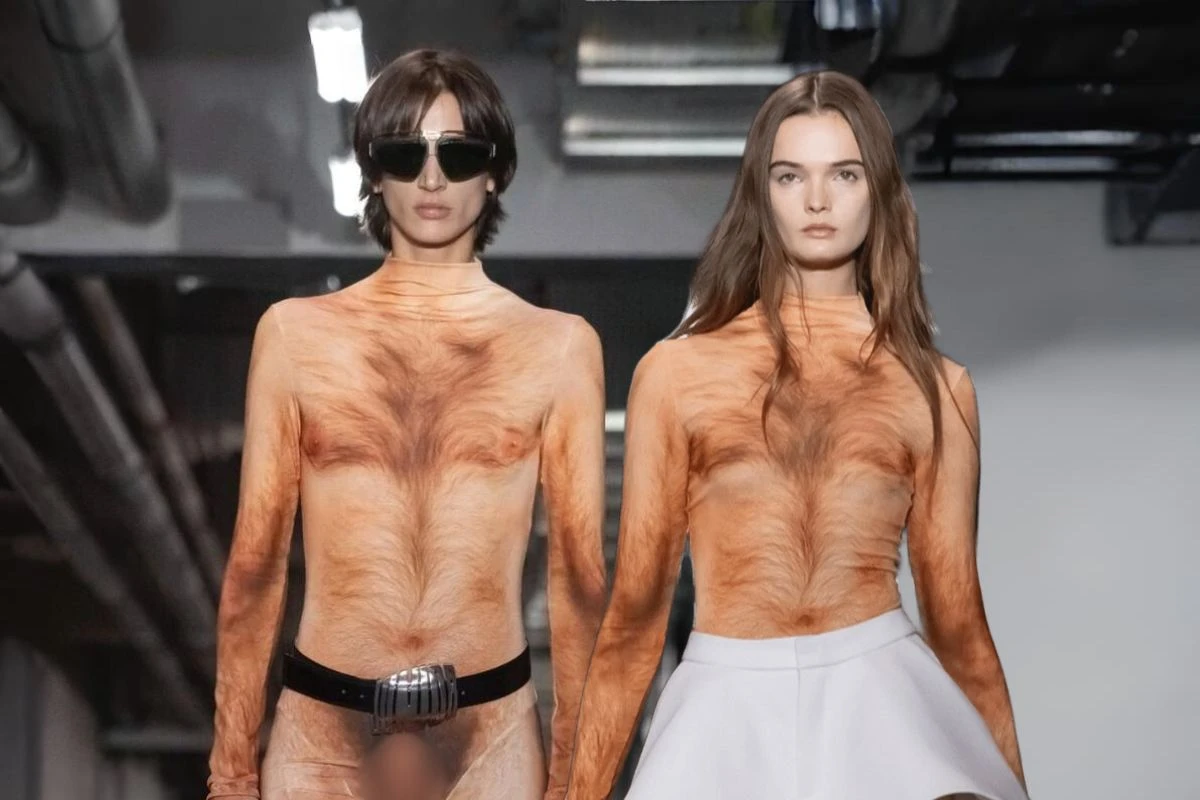 Roupa que simula corpo nu é alvo de críticas em desfile da Gaultier