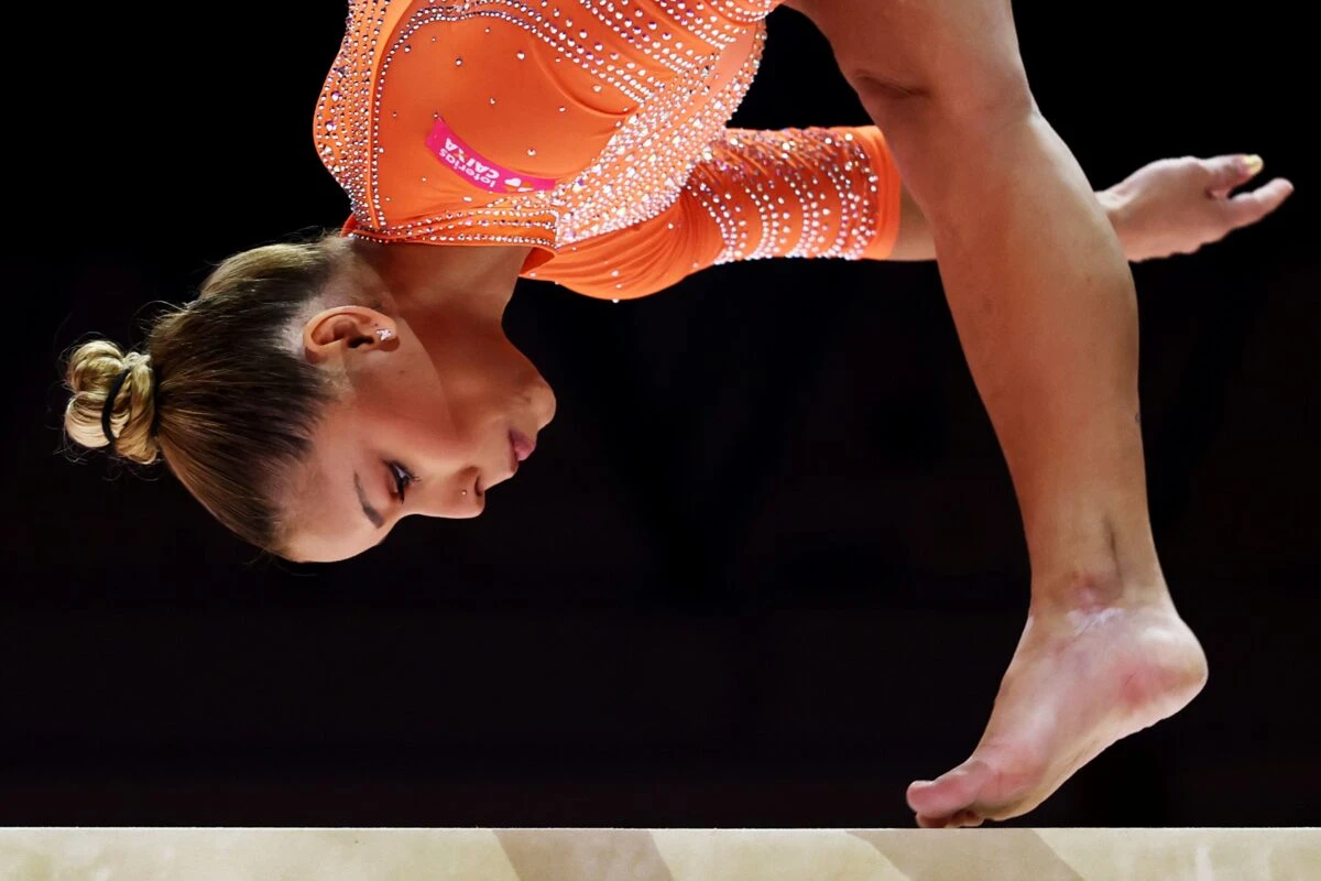 Flávia Saraiva brilha e vai à final da trave no Mundial de Ginástica
