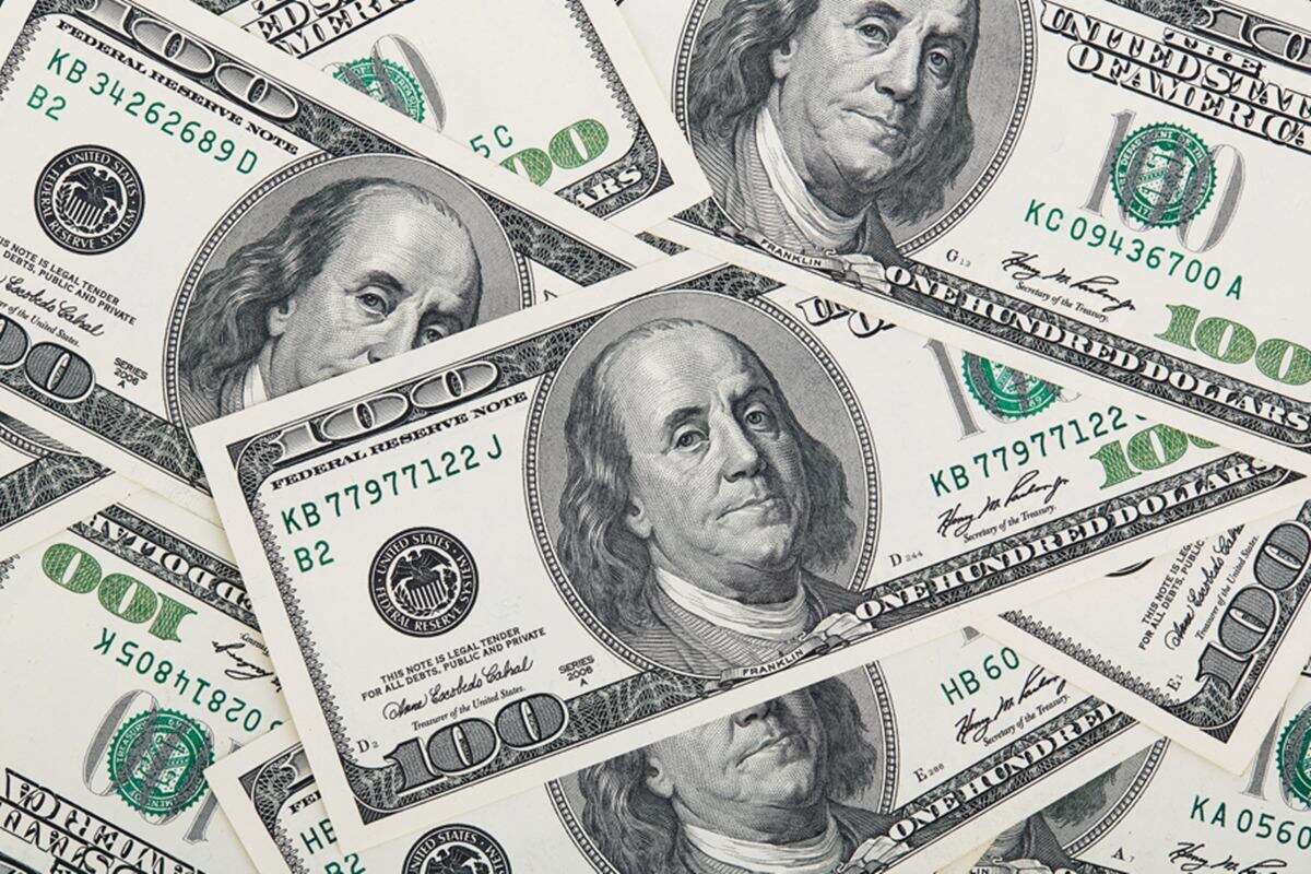 Sexta-feira de festa no mercado: dólar desaba e Bolsa dispara