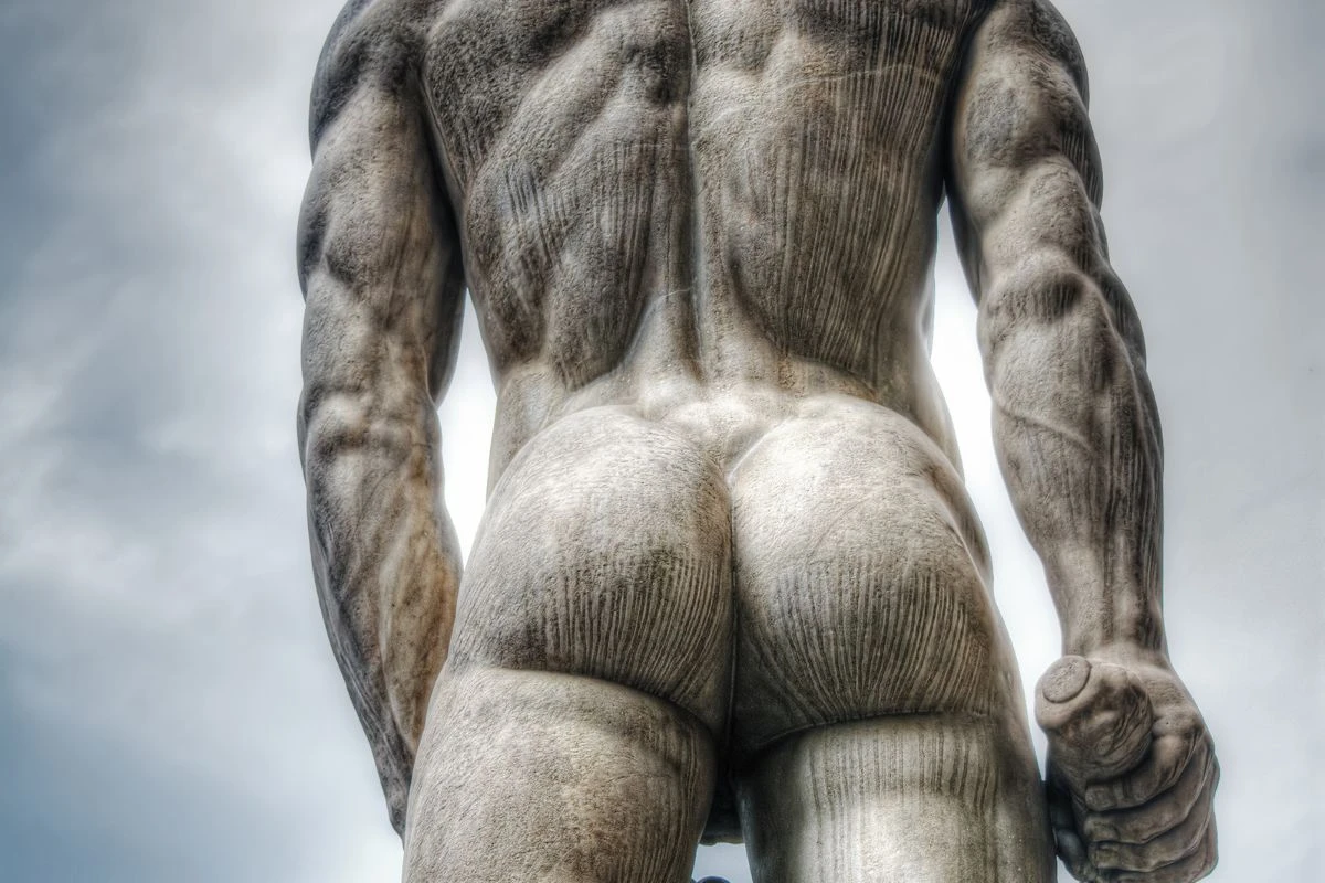 Harmonização de bumbum é a nova moda entre homens; médica detalha