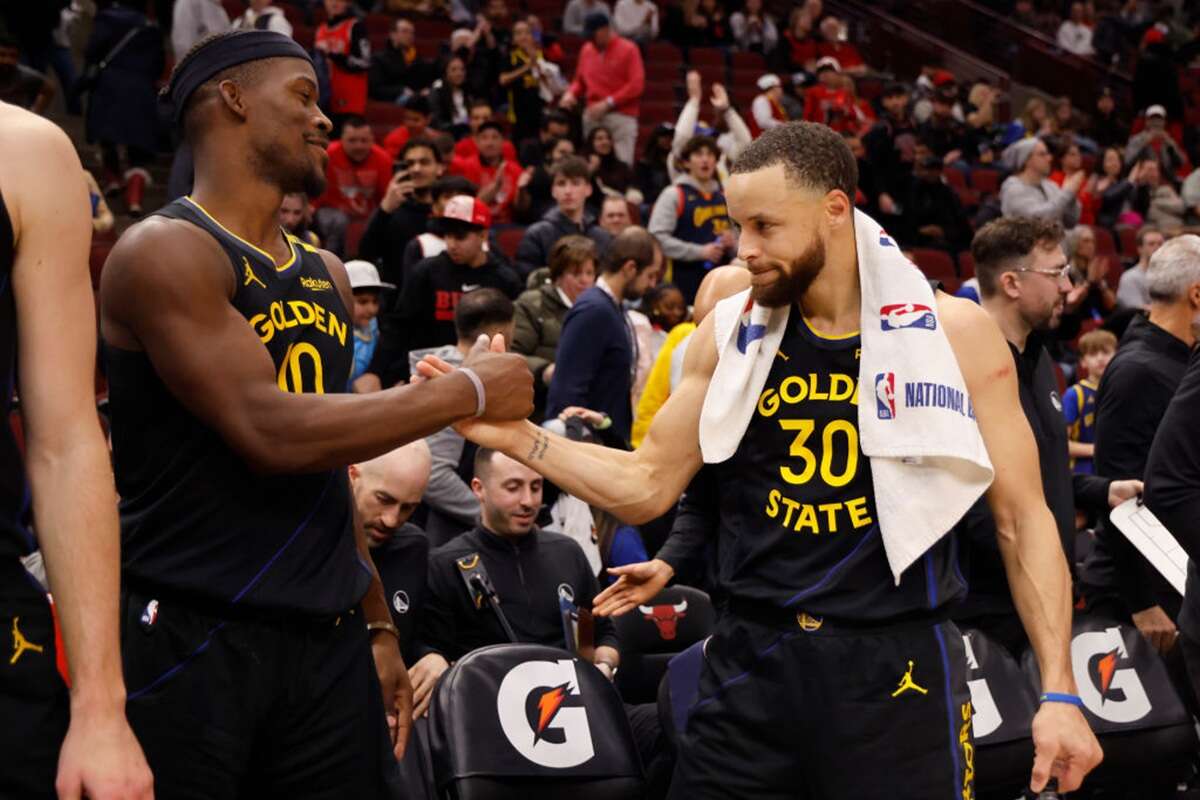 Na estreia de Butler, Curry decide e Warriors viram sobre os Bulls