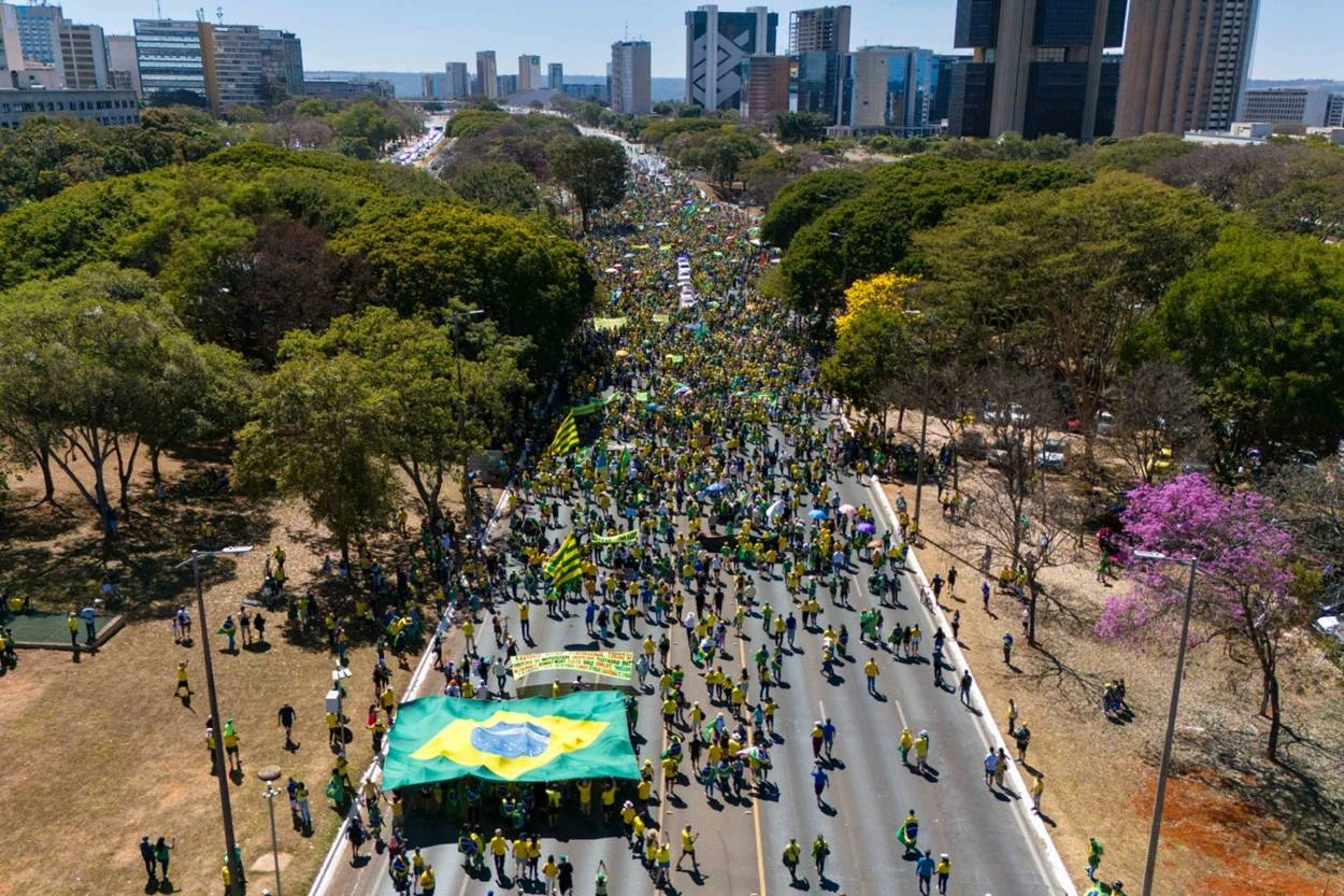 Em ato, bolsonaristas atacam Moraes: “Cabeça de ovo, supremo é o povo”