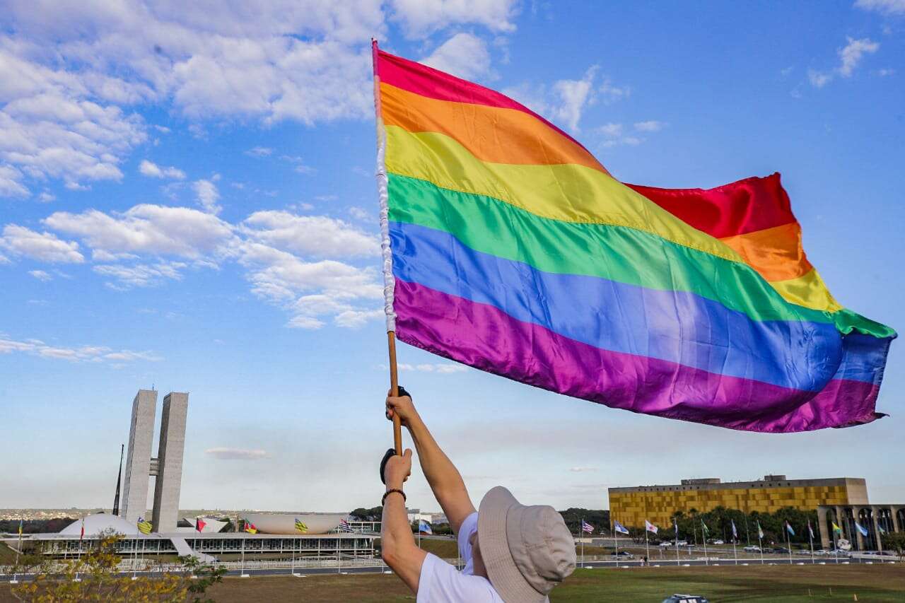 CLDF: comissão aprova PL que impede homotransfobia em jogos de futebol