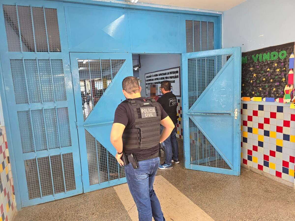 Professor causa terror em escola ao ameaçar alunos: “Muitos irão cair”