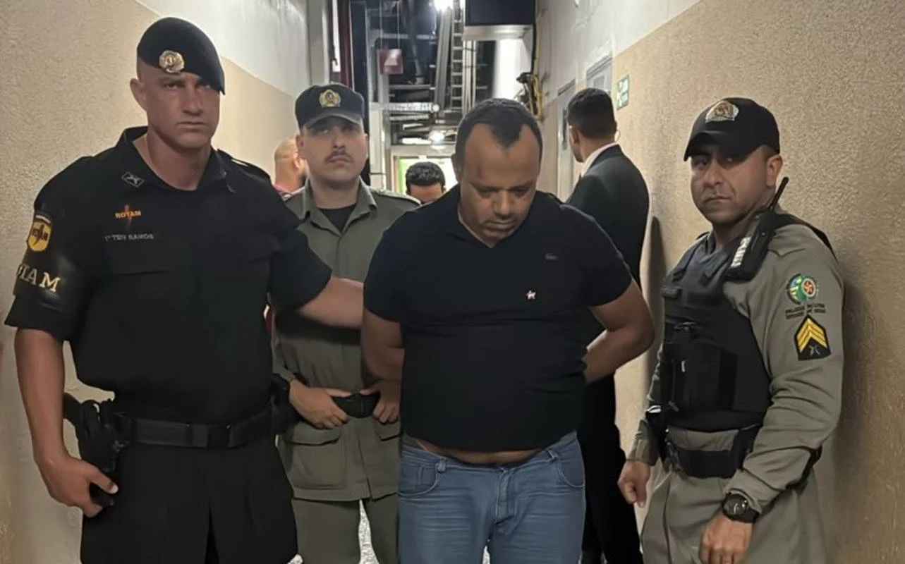 Homem que invadiu shopping com carro foi solto e teve CNH suspensa