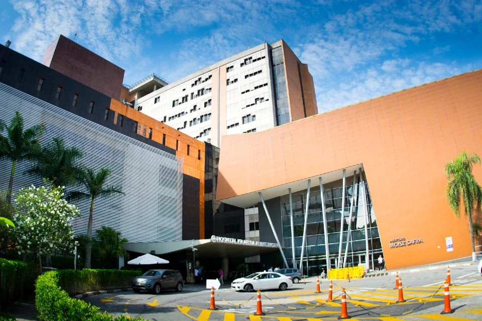 Ex-CEO da Saraiva levava filha em cadeira de rodas quando foi agredido