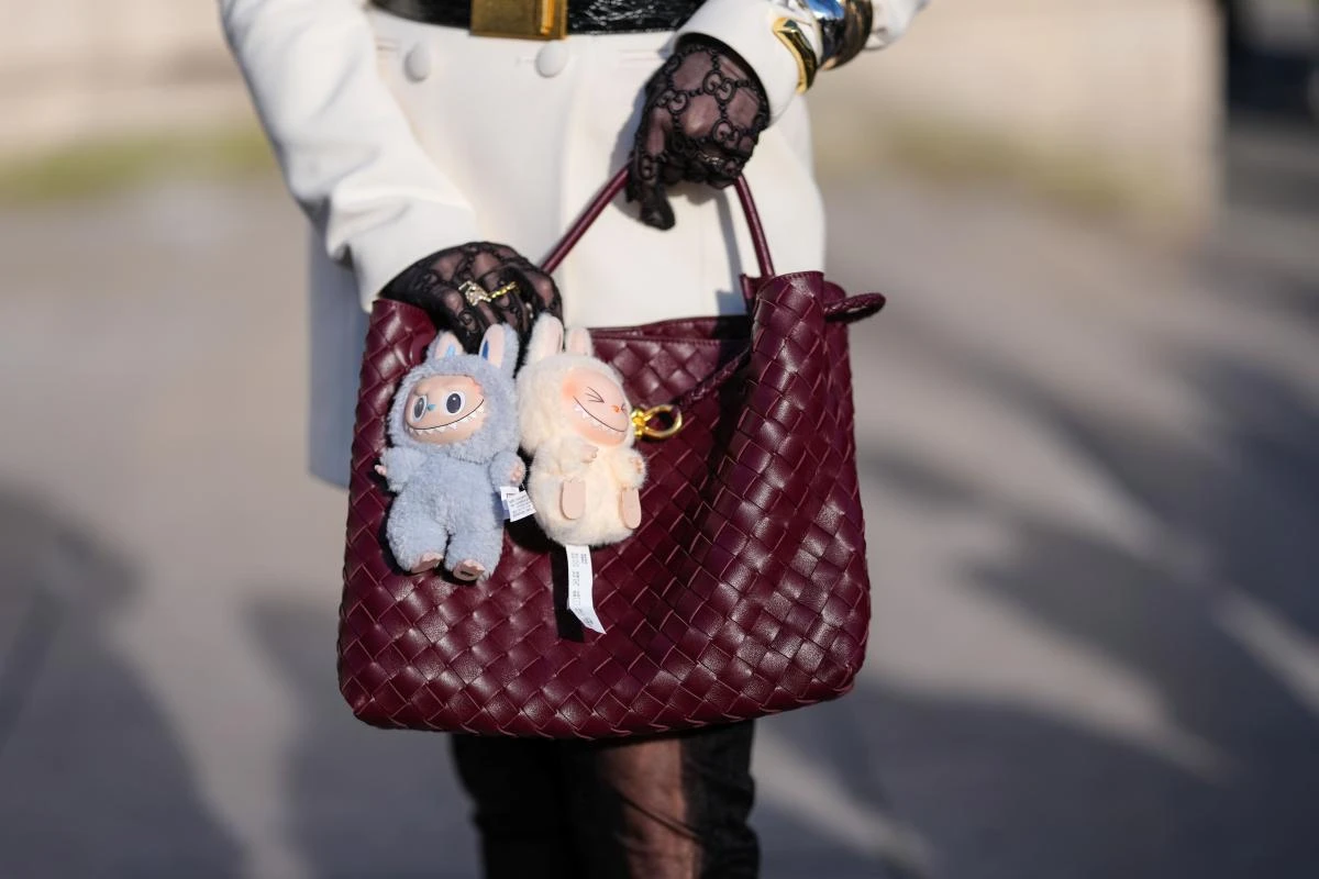 Labubu: a pelúcia “feia bonitinha” virou febre entre fashionistas