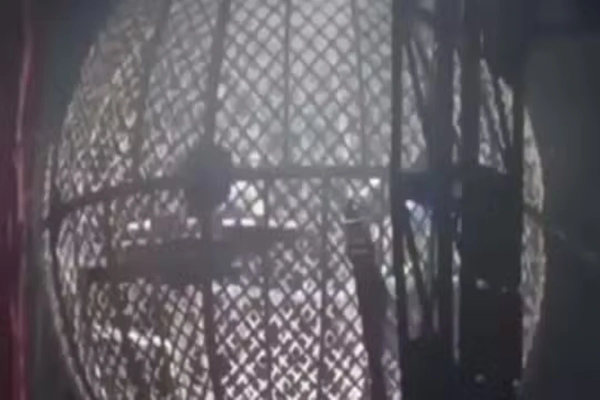 Pilotos sofrem acidente em apresentação no globo da morte de circo