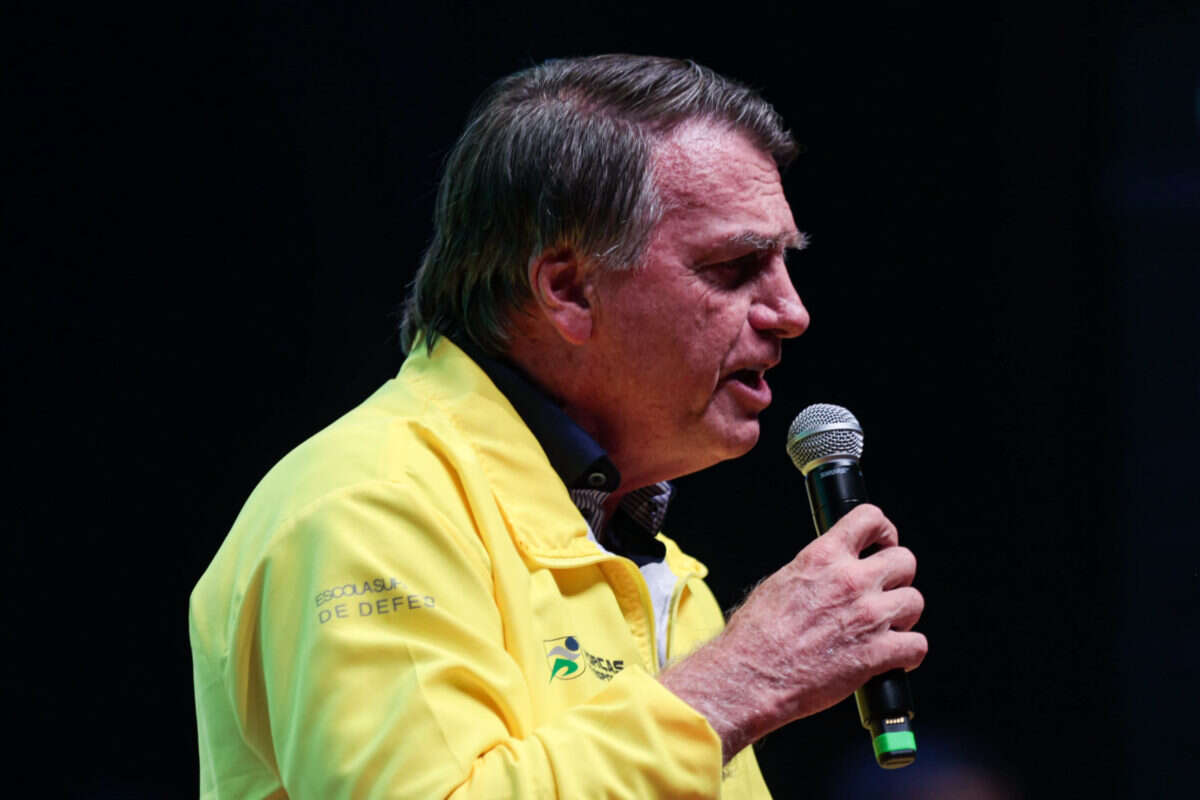 Citado por Trump, Bolsonaro alfineta Lula com postagem em inglês