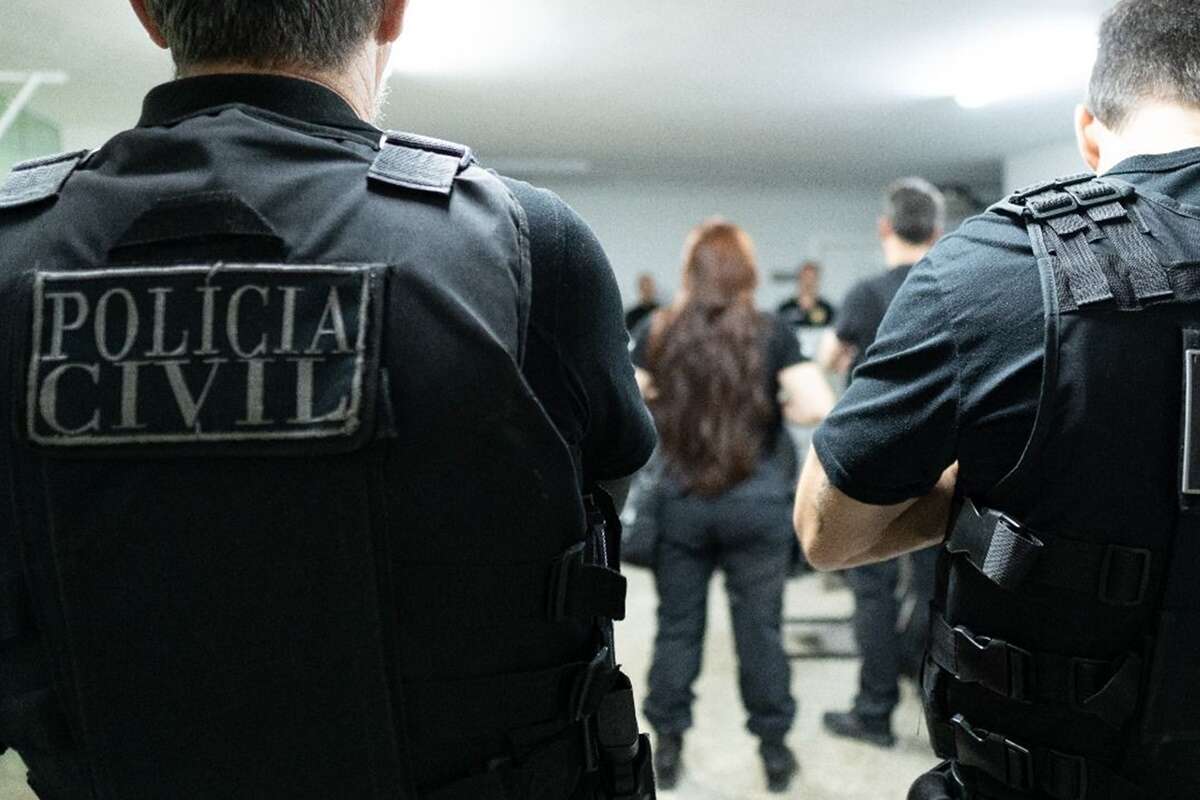 Ibaneis assina decreto com nomeação de 1.063 policiais civis e penais