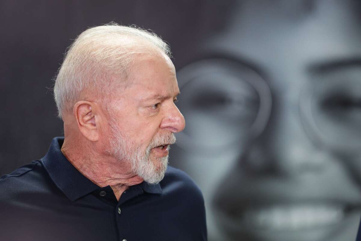 Lula faz exames e volta ao Planalto pela primeira vez após acidente