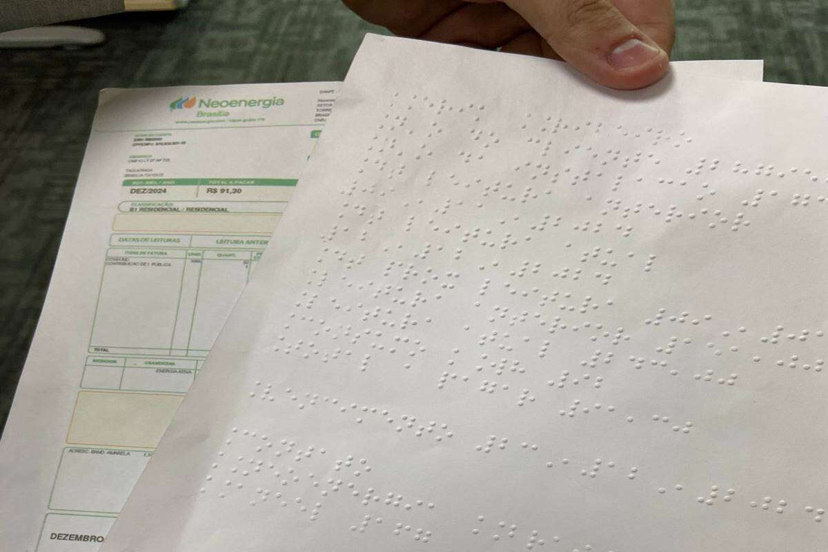 Neoenergia oferece conta de luz em braille no DF. Saiba como pedir