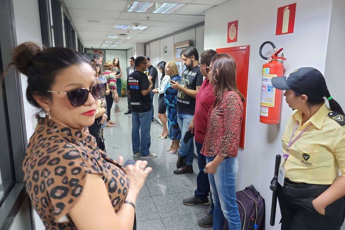 Servidores grevistas ocupam presidência do INSS em protesto