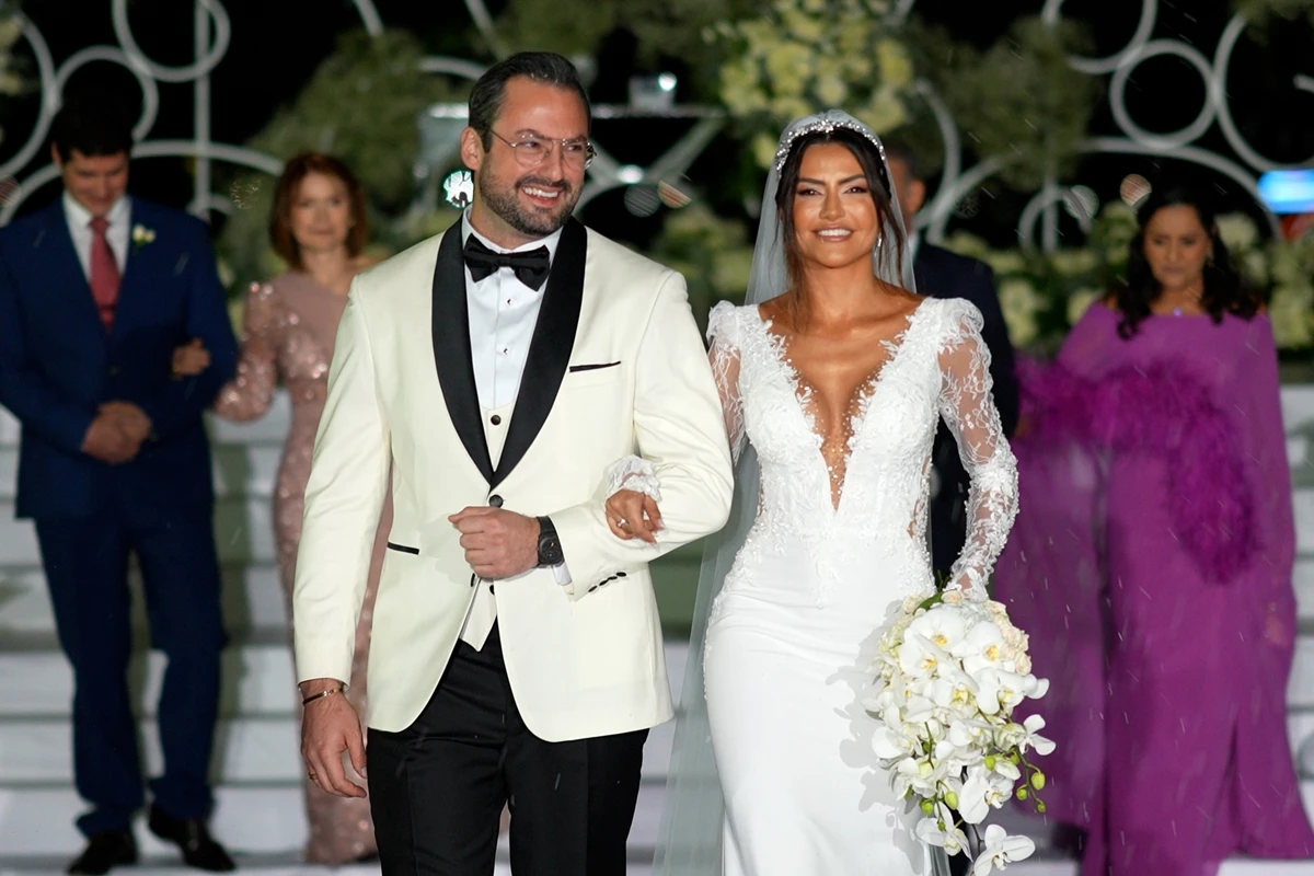 Mairrana Maia e Pedro Corino trocam alianças em megafesta na capital