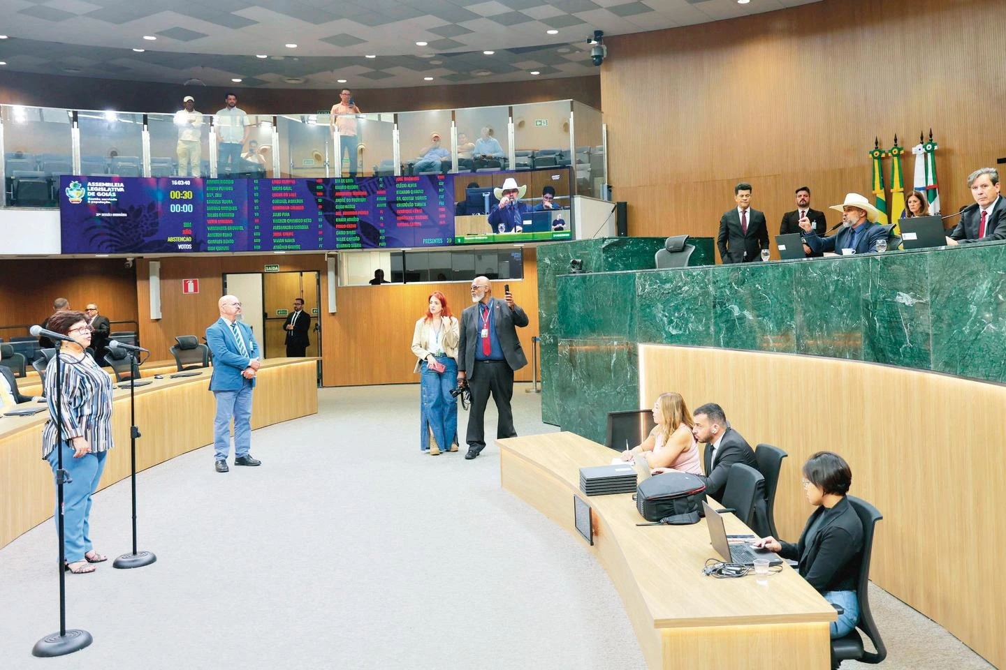 GO: “Deputado do chapéu” insulta colega petista e a acusa de pedofilia