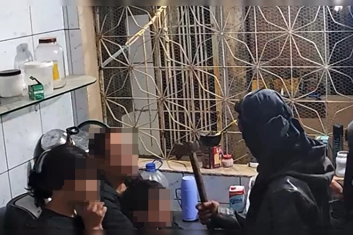 Vídeo: trio invade casa e aterroriza família: “Vão morrer queimados”