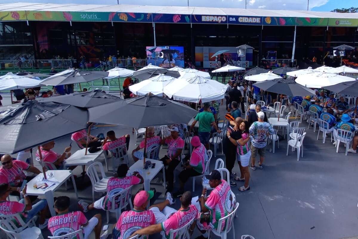 Jurados do Carnaval têm veto a TV, celular confiscado e xixi vigiado