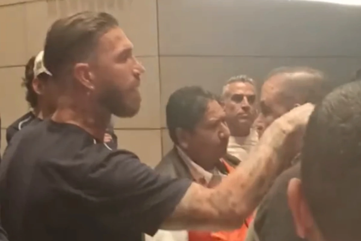 Vídeo: Sergio Ramos discute com torcedores da própria equipe